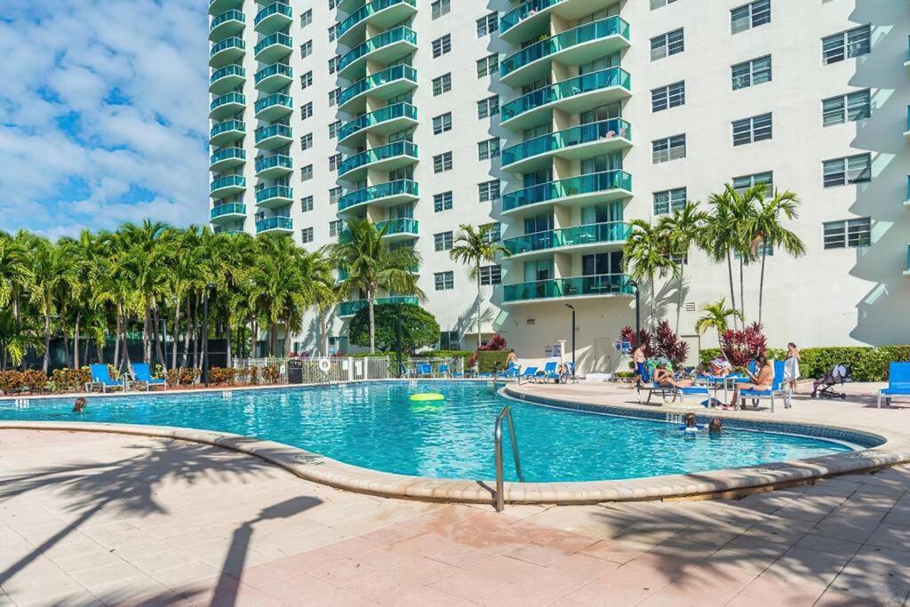 شاطئ سَني إسلِس Miami Holiday Apartments المظهر الخارجي الصورة